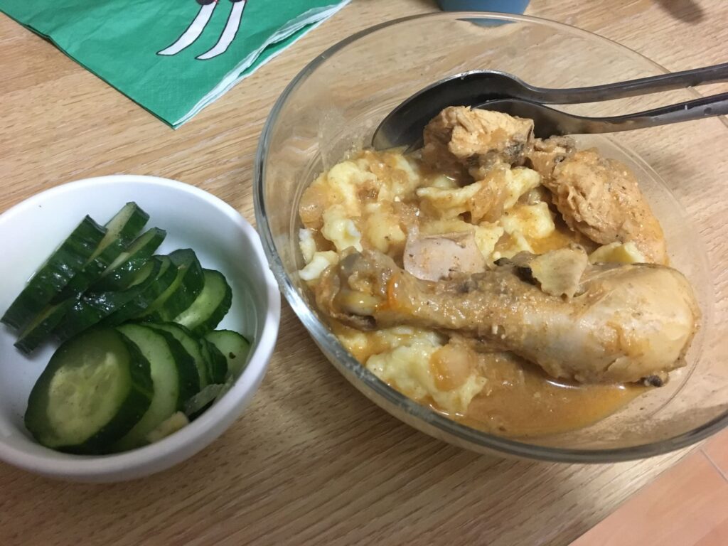 ハンガリーの留学生に上海の寮でハンガリー料理を振る舞ってもらった